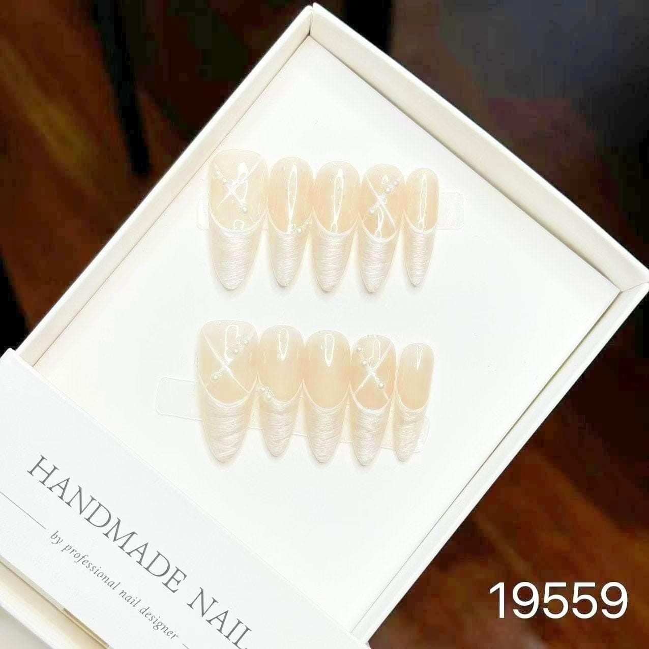 19559