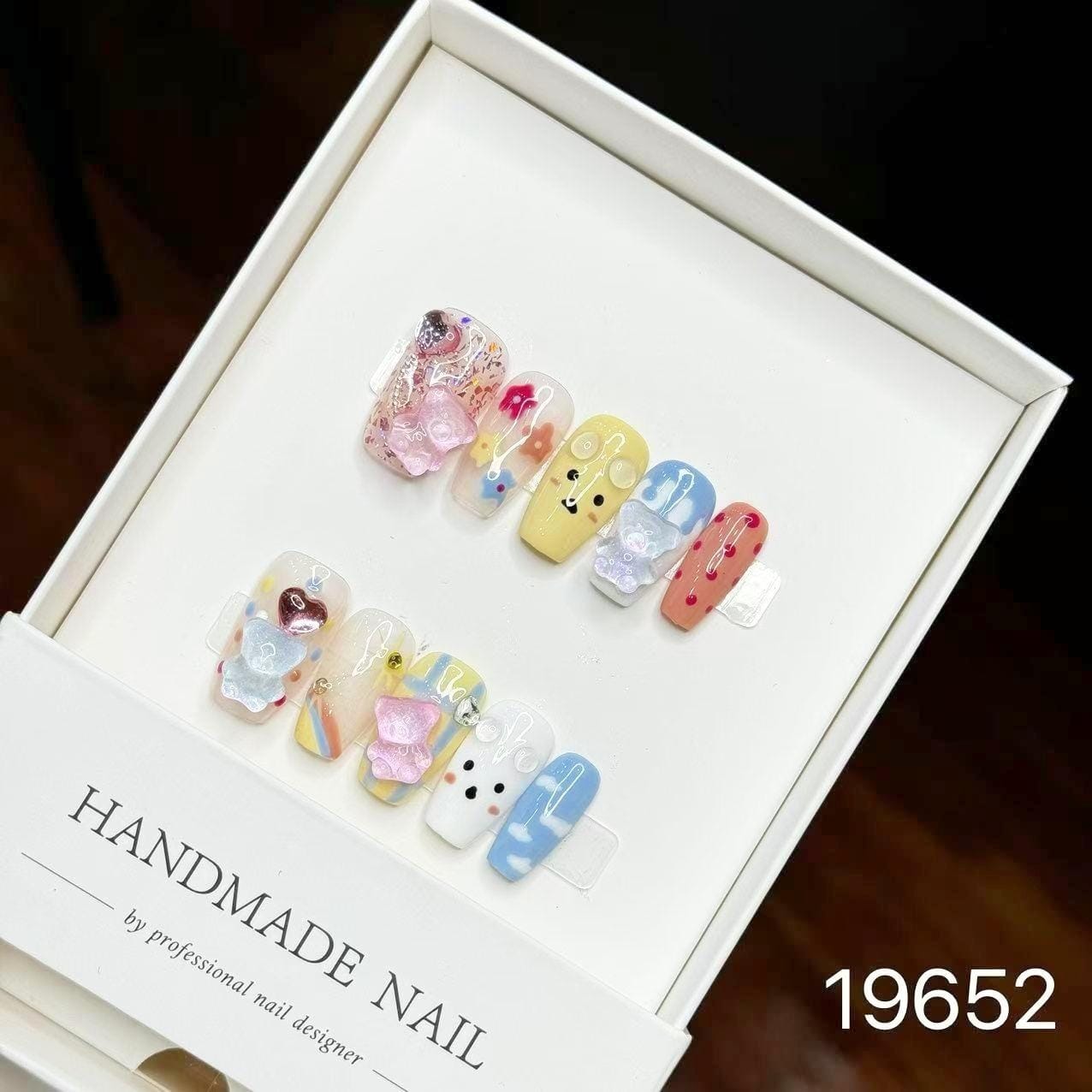 19652